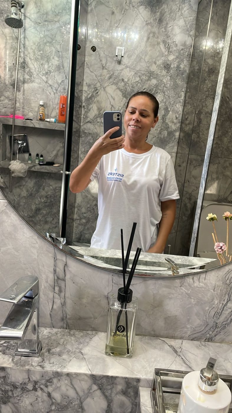 Profissional Sisters Who Clean